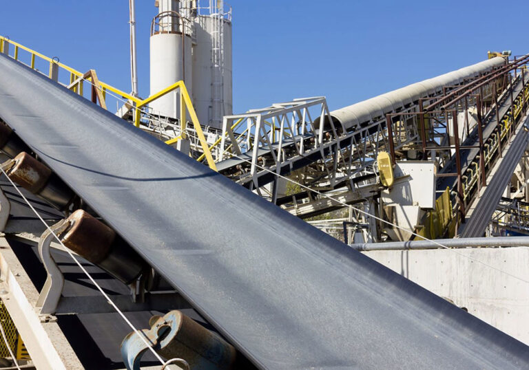 Pic01-Rubber-And-Conveyor-Belt-Industry-Consultants-Transporting-Materials-To-High-Heights